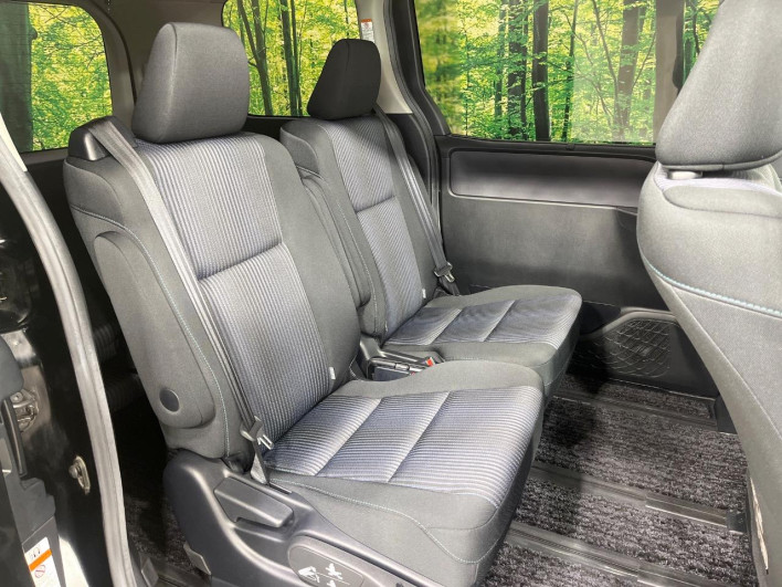 2016 Toyota Voxy DBA-ZRR80W (UW-69ef59021650d)[18]