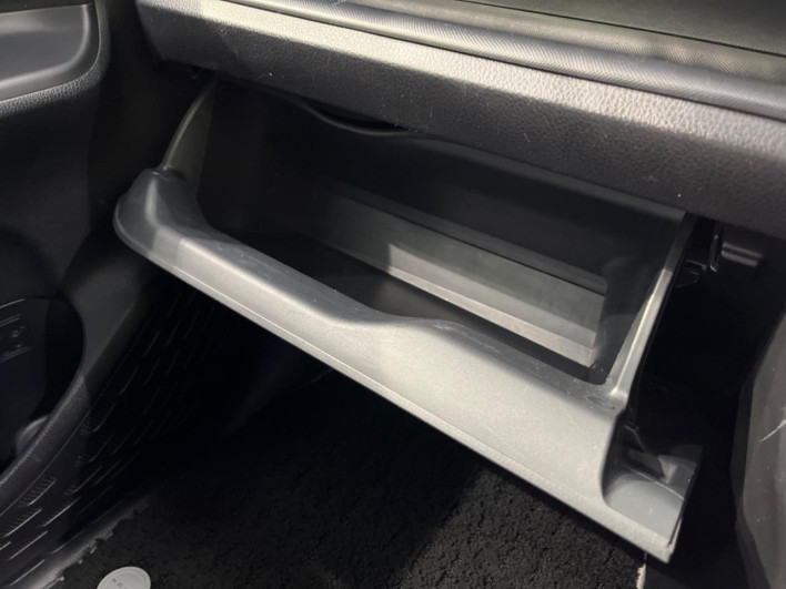 2016 Toyota Noah DBA-ZRR80W (UW-69ef590257195)[20]