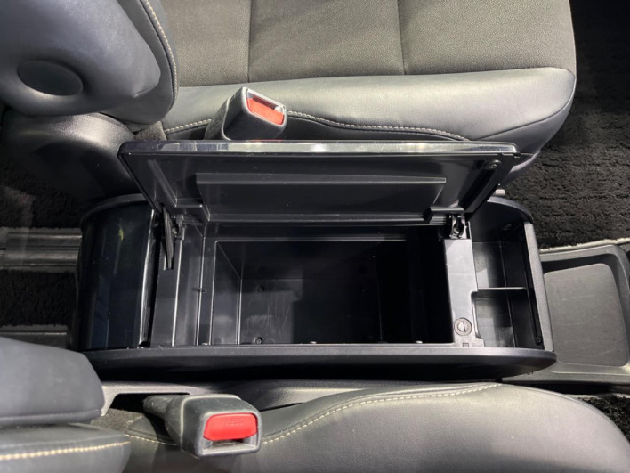 2016 Toyota Noah DBA-ZRR80W (UW-69ef590257195)[29]