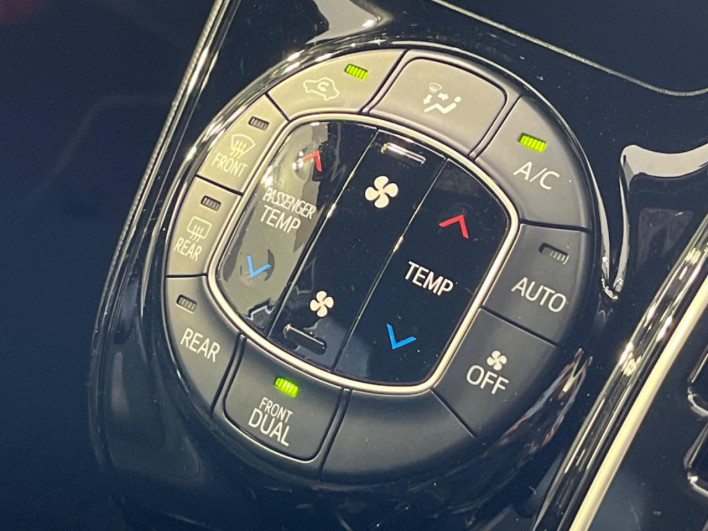 2016 Toyota Noah DBA-ZRR80W (UW-69ef590257195)[26]