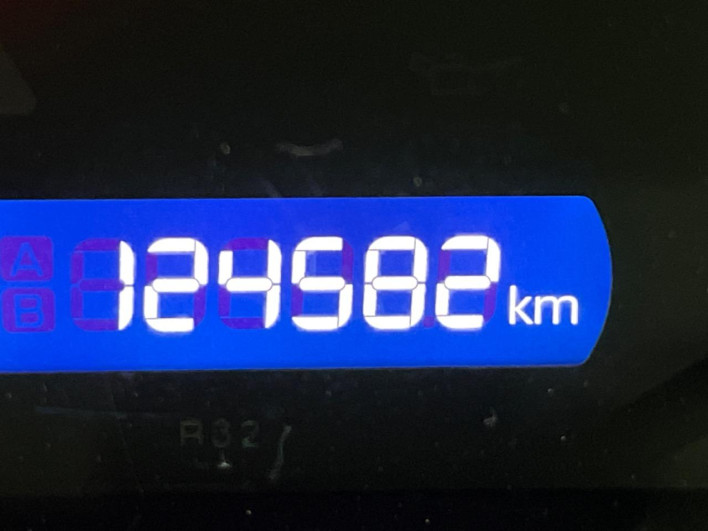 2016 Toyota Noah DBA-ZRR80W (UW-69ef590257195)[2]