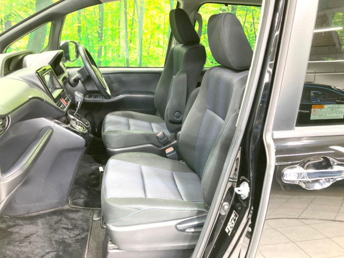 2017 Toyota Voxy DBA-ZRR80W (UW-69ef590281b94)[14]