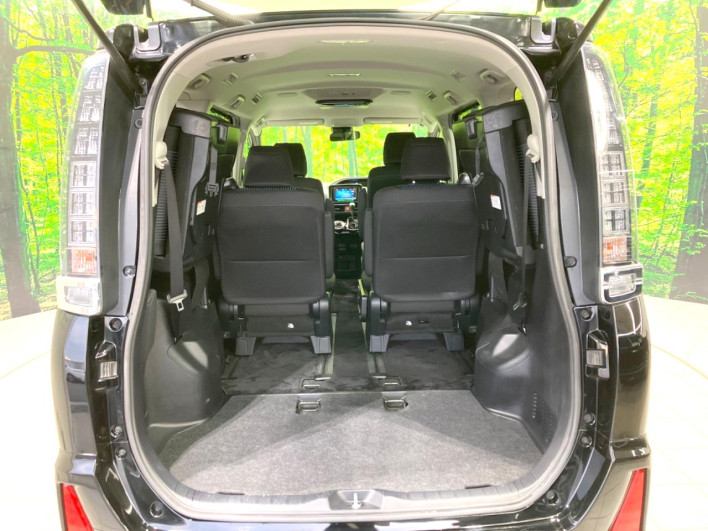 2017 Toyota Voxy DBA-ZRR80W (UW-69ef590281b94)[16]