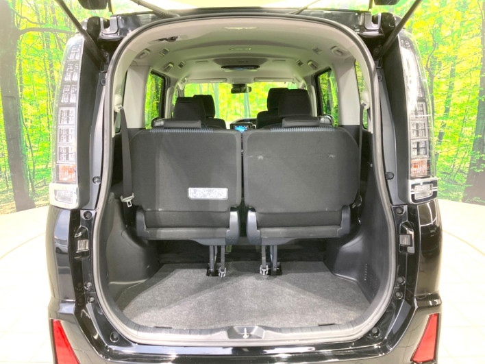 2017 Toyota Voxy DBA-ZRR80W (UW-69ef590281b94)[15]