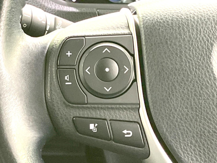 2017 Toyota Voxy DBA-ZRR80W (UW-69ef590281b94)[25]