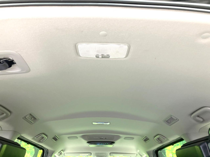2017 Toyota Voxy DBA-ZRR80W (UW-69ef590281b94)[17]