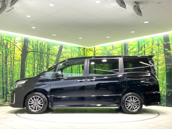2017 Toyota Voxy DBA-ZRR80W (UW-69ef590281b94)[13]