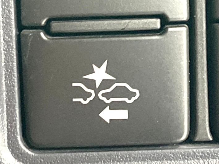 2017 Toyota Voxy DBA-ZRR80W (UW-69ef590281b94)[28]
