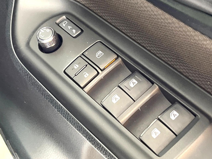 2017 Toyota Voxy DBA-ZRR80G (UW-69ef5904104c6)[23]