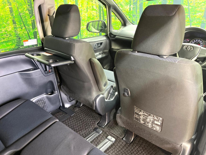 2017 Toyota Voxy DBA-ZRR80G (UW-69ef5904104c6)[26]