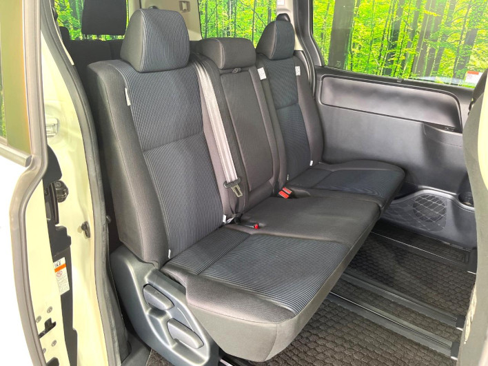 2017 Toyota Voxy DBA-ZRR80G (UW-69ef5904104c6)[25]