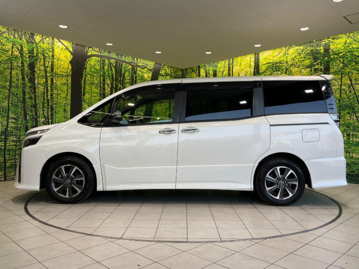2018 Toyota Voxy DBA-ZRR80W (UW-69ef59044371f)[21]