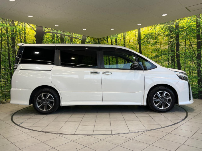 2018 Toyota Voxy DBA-ZRR80W (UW-69ef59044371f)[17]