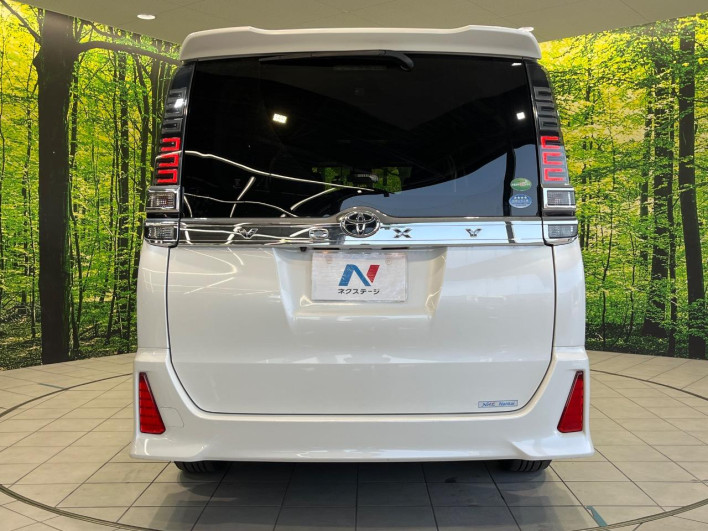 2018 Toyota Voxy DBA-ZRR80W (UW-69ef59044371f)[28]