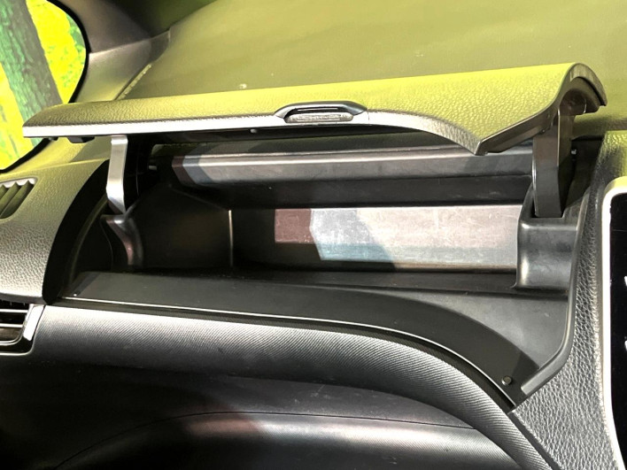 2018 Toyota Voxy DBA-ZRR80W (UW-69ef590497aff)[24]