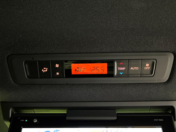 2018 Toyota Voxy DBA-ZRR80W (UW-69ef590497aff)[8]