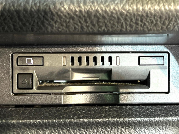 2018 Toyota Voxy DBA-ZRR80W (UW-69ef590497aff)[17]