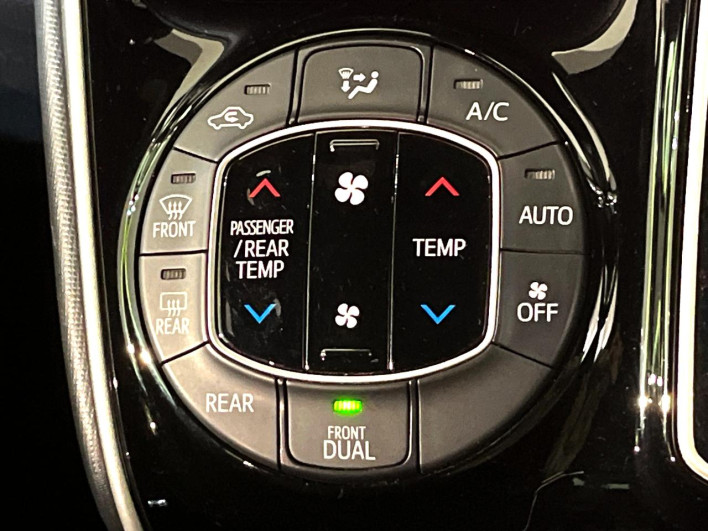 2018 Toyota Voxy DBA-ZRR80W (UW-69ef590497aff)[19]