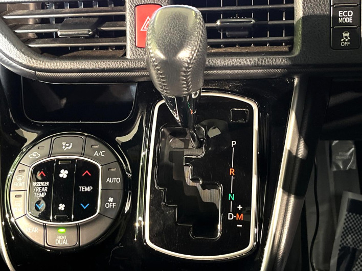 2018 Toyota Voxy DBA-ZRR80W (UW-69ef590497aff)[20]