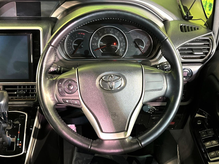2018 Toyota Voxy DBA-ZRR80W (UW-69ef590497aff)[6]