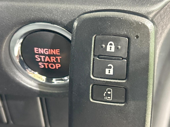 2018 Toyota Noah DBA-ZRR80G (UW-69ef590499cf9)[20]