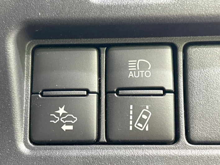 2018 Toyota Noah DBA-ZRR80G (UW-69ef590499cf9)[18]