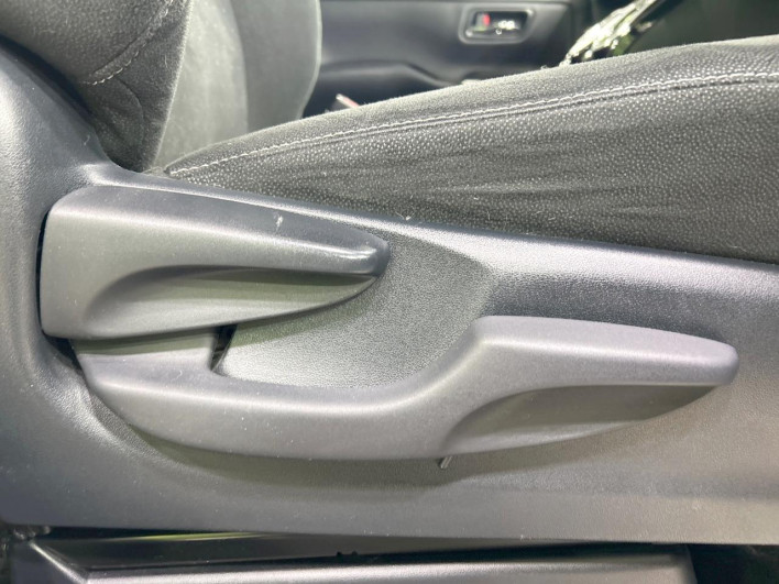 2018 Toyota Noah DBA-ZRR80G (UW-69ef590499cf9)[15]