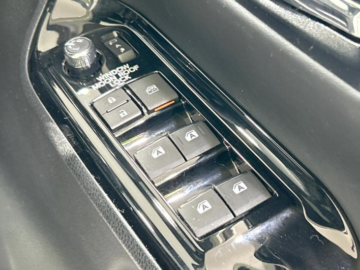 2018 Toyota Noah DBA-ZRR80G (UW-69ef590499cf9)[14]