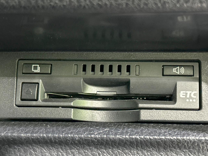 2018 Toyota Noah DBA-ZRR80G (UW-69ef590499cf9)[16]