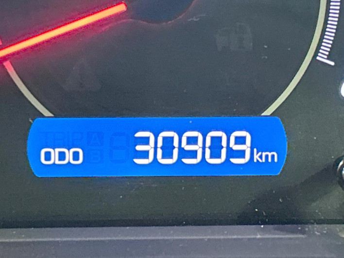 2018 Toyota Noah DBA-ZRR80G (UW-69ef590499cf9)[2]