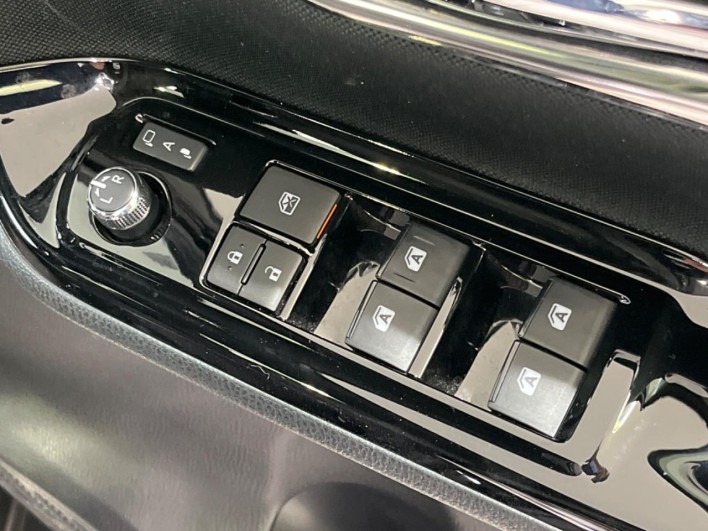 2020 Toyota Voxy DBA-ZRR80W (UW-69ef590617186)[29]