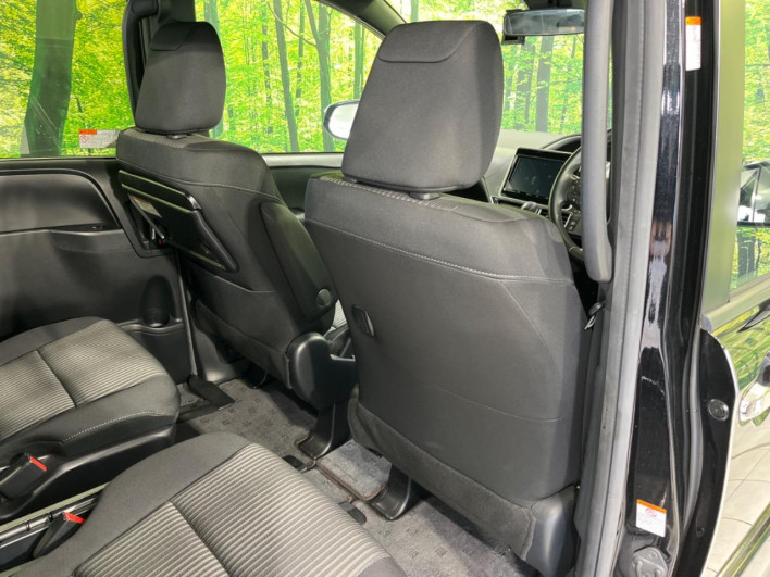 2020 Toyota Voxy DBA-ZRR80W (UW-69ef590617186)[18]