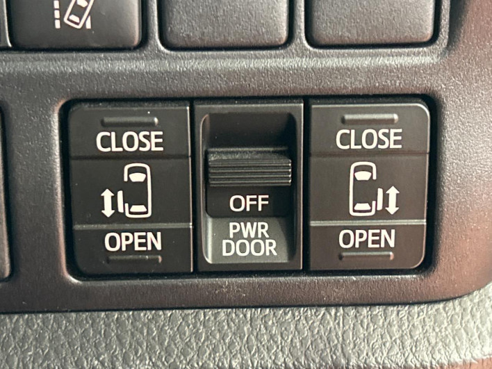 2020 Toyota Voxy 3BA-ZRR80W (UW-69ef590679be8)[7]