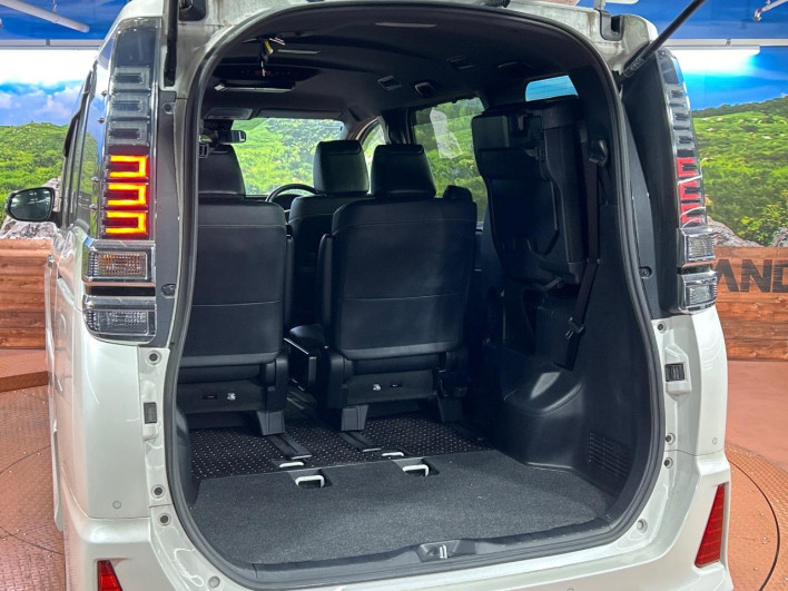 2020 Toyota Voxy 3BA-ZRR80W (UW-69ef590679be8)[29]