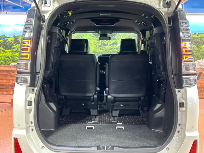 2020 Toyota Voxy 3BA-ZRR80W (UW-69ef590679be8)[28]