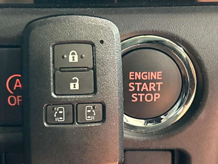 2020 Toyota Voxy 3BA-ZRR80W (UW-69ef590679be8)[5]