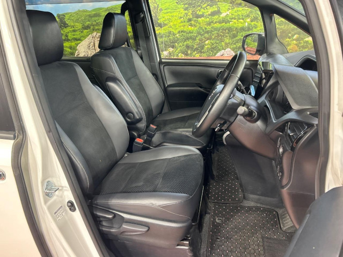 2020 Toyota Voxy 3BA-ZRR80W (UW-69ef590679be8)[18]