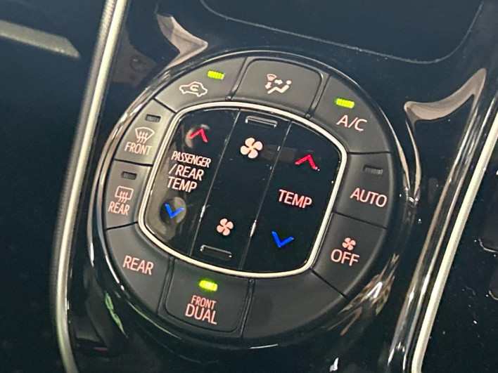 2020 Toyota Voxy 3BA-ZRR80W (UW-69ef590679be8)[15]