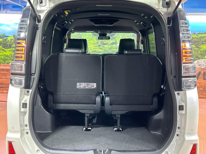 2020 Toyota Voxy 3BA-ZRR80W (UW-69ef590679be8)[27]