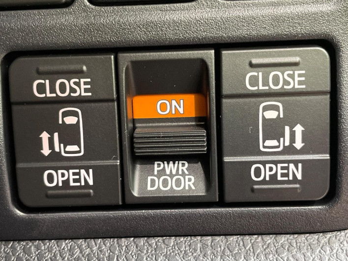 2021 Toyota Noah 3BA-ZRR80W (UW-69ef59080f9ba)[24]