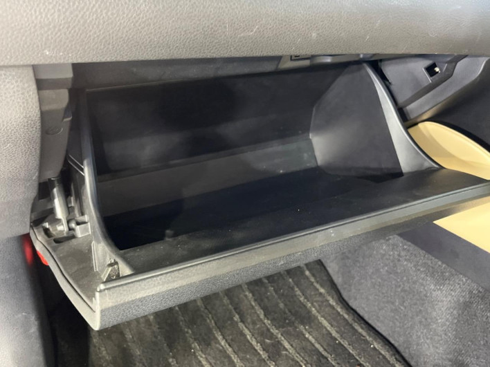 2014 Toyota Harrier DBA-ZSU60W (UW-69ef59082c4c4)[25]