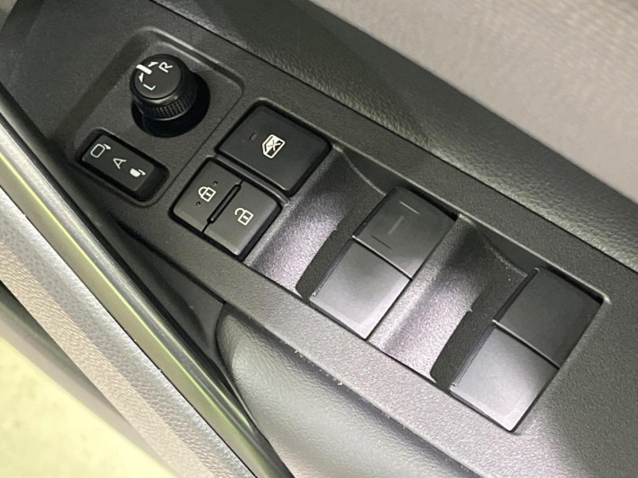 2025 Toyota Corolla Cross 6AA-ZVG13 (UW-69ef59095499e)[17]