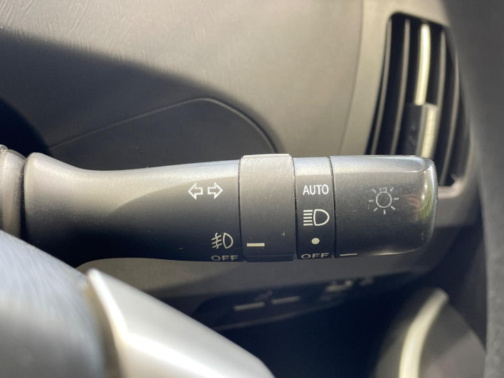 2015 Toyota Prius DAA-ZVW30 (UW-69ef590c2007c)[17]