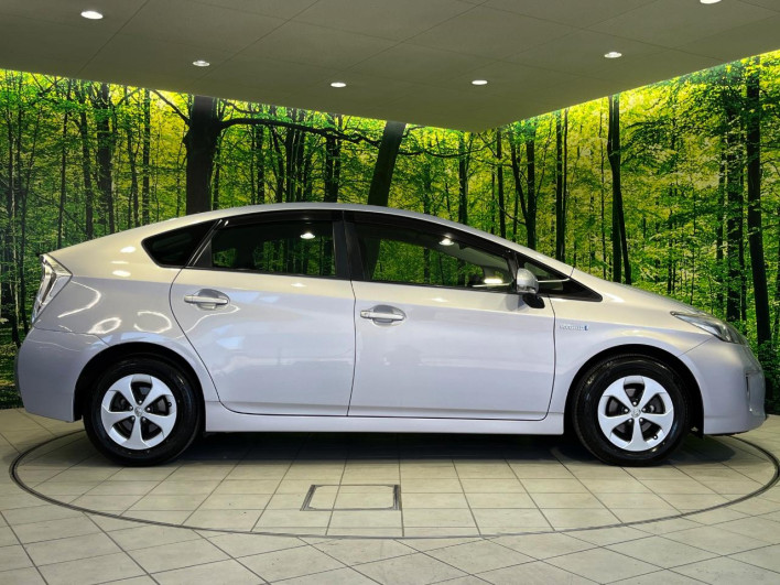 2013 Toyota Prius DAA-ZVW30 (UW-69ef590e0a6c3)[29]
