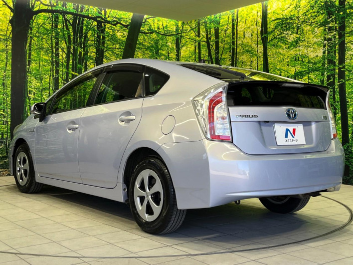 2013 Toyota Prius DAA-ZVW30 (UW-69ef590e0a6c3)[18]