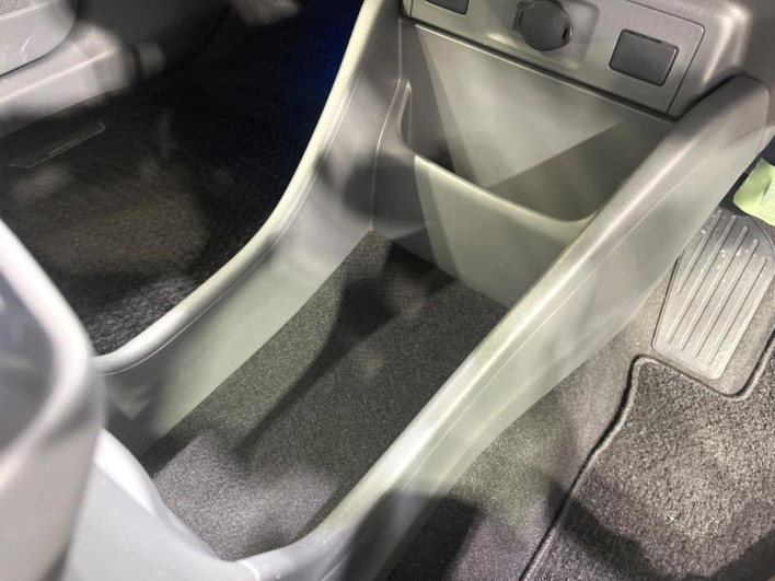 2013 Toyota Prius α DAA-ZVW41W (UW-69ef590e408b1)[23]