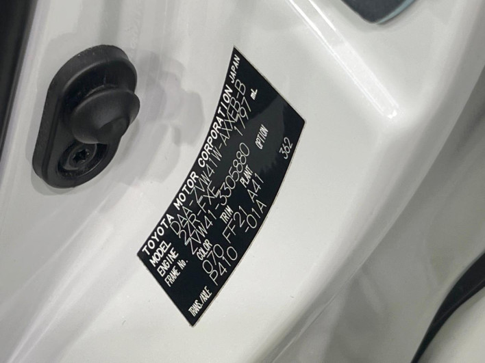 2013 Toyota Prius α DAA-ZVW41W (UW-69ef590e408b1)[1]