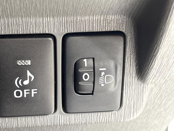 2013 Toyota Prius α DAA-ZVW41W (UW-69ef590e408b1)[7]