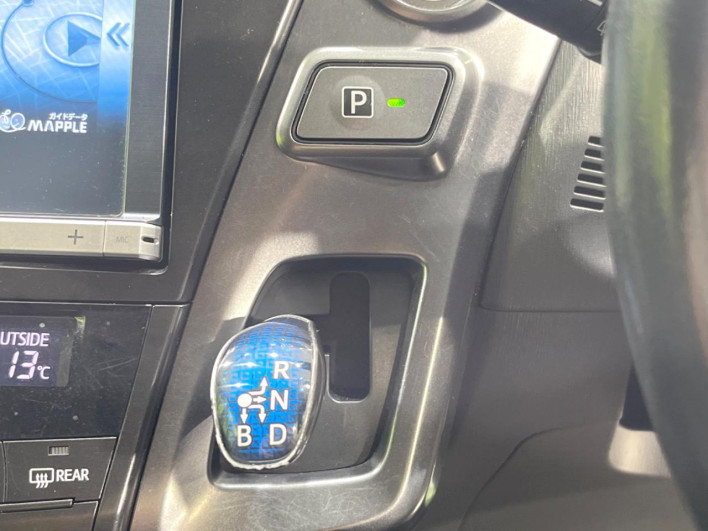 2013 Toyota Prius α DAA-ZVW41W (UW-69ef590e408b1)[21]