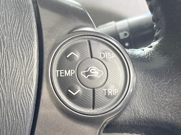 2013 Toyota Prius α DAA-ZVW41W (UW-69ef590e408b1)[16]